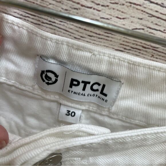 PTCL CUTOFF WHITE SHORTS‎ - Picture 4 of 4